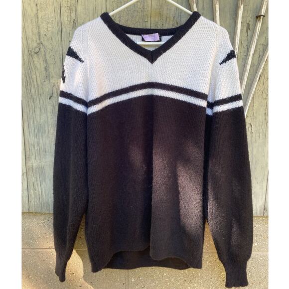 One Size Fits Many//Vintage 70s Carlo Gruber Black and White Ski Sweater - Picture 1 of 4